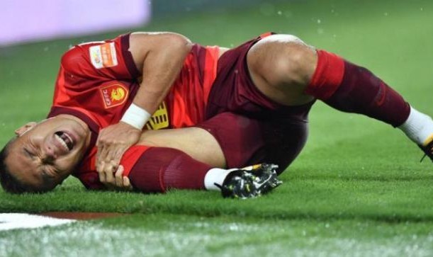 奇异果官网-潘喜明遭遇前交叉韧带魔咒 已赴北京会诊恐休半年